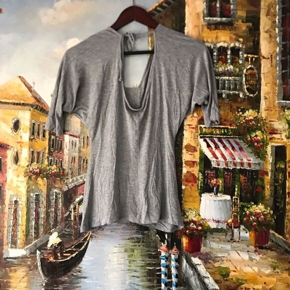Guess V Neck short sleeve gray top with sequins down front size Medium EUC - Picture 2 of 8